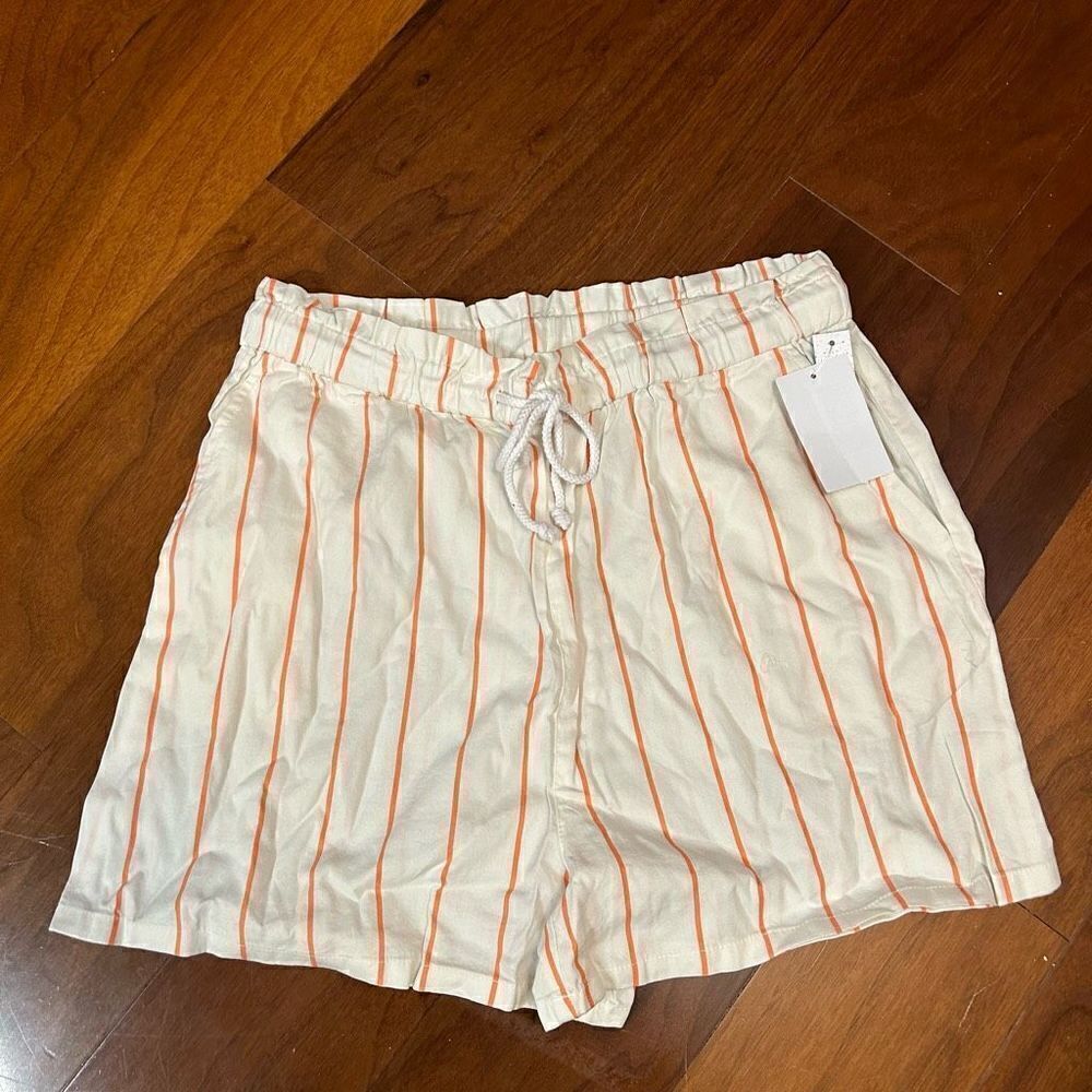Abound Nordstrom women’s paper bag Ivory Coral Nancy Stripe shorts in medium NWT